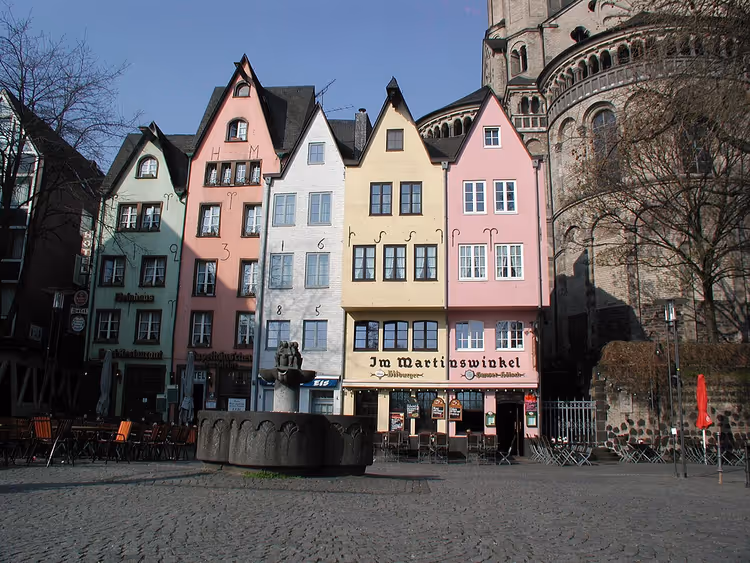 Bunte Häuser am Fischmarkt in Köln