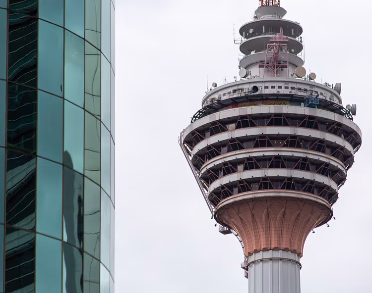 Menara Kuala Lumpur televizyon kulesinin kubbe biçimli tepesi