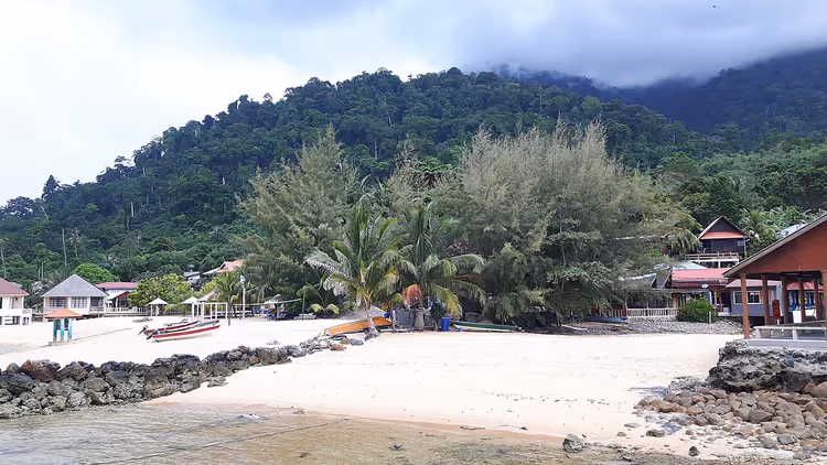Genting Village beach op Tioman Island
