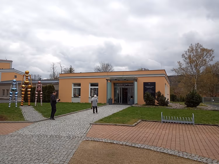 Karlovy Vary'deki Moser cam müzesi binası