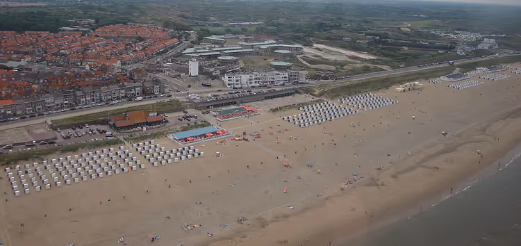 Strand von Katwijk aan Zee mit Uferpromenade