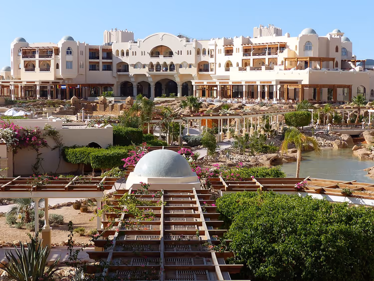 Havuzları ve bahçesiyle Kempinski Soma Bay tatil köyü oteli