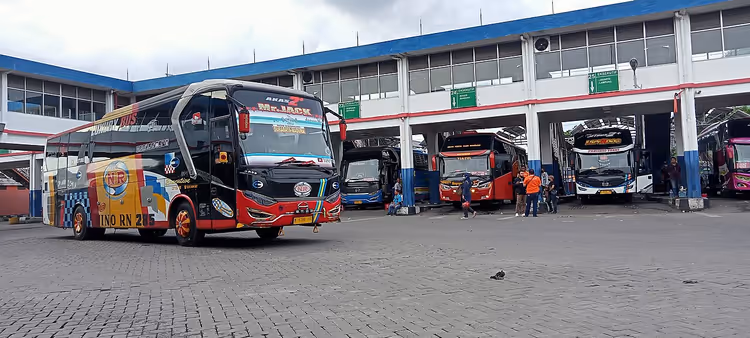 Purabayan linja-autoasema Surabayassa