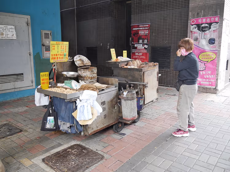 Gatevogn med ristede kastanjer i Hongkong