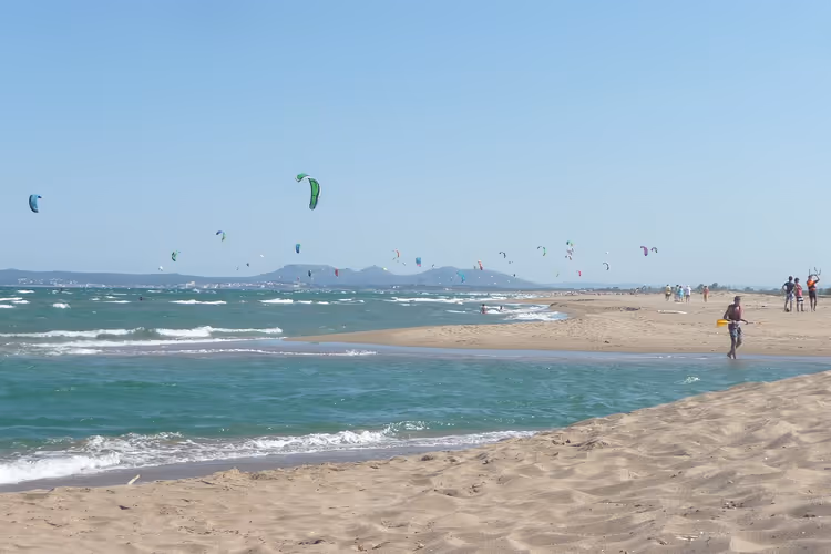 Longue plage de sable de Sant Pere Pescador