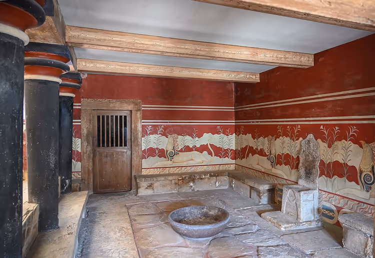 Freskleri ve tahtıyla Knossos Sarayı'nın Taht Odası