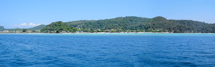 Denizden Phi Phi Don Adası manzarası