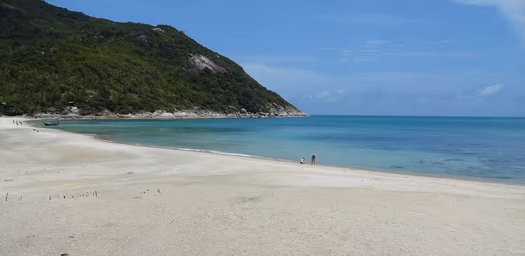 Bottle Beach med hvit sand og turkisblått vann
