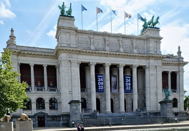 Fasaden til Det kongelige museum for skjønne kunster i Antwerpen