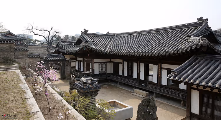 Changdeokgung'da kiremit çatılı saray binası
