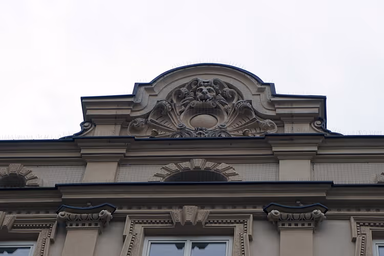 Fronton de façade d'une maison de la rue Florianska