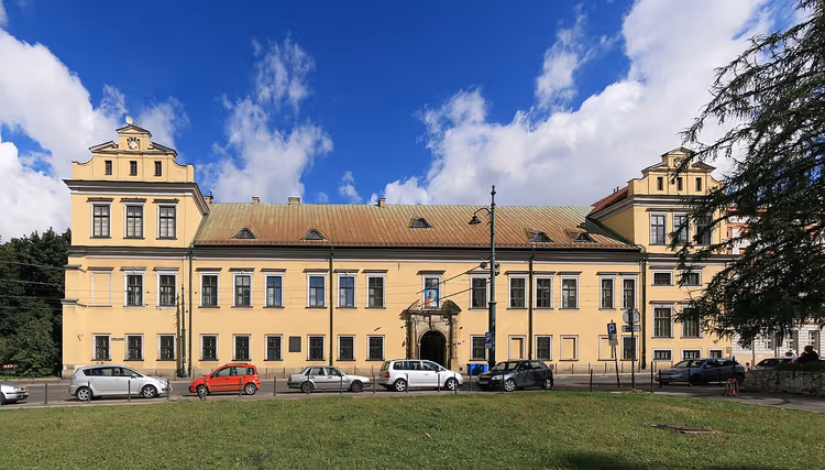 Bâtiment jaune du palais épiscopal à Cracovie