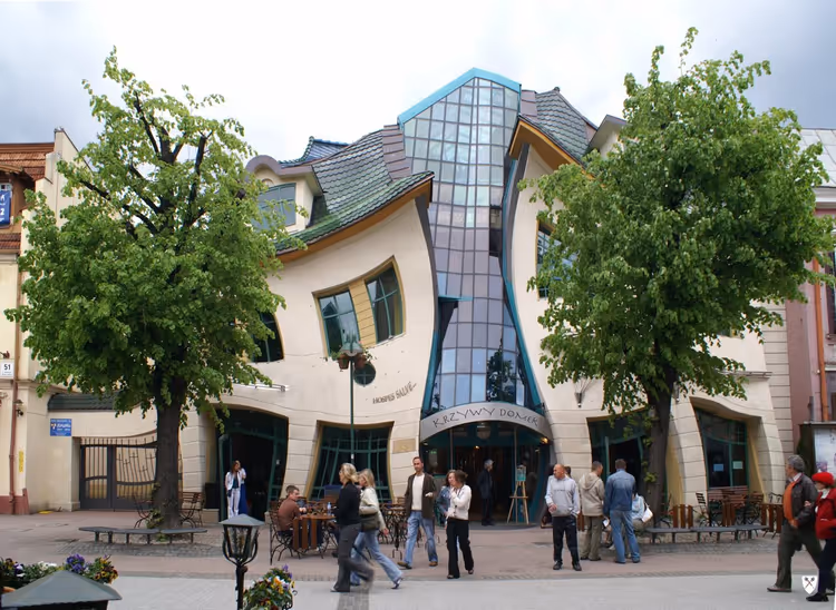 Kromme Huis in Sopot met gebogen gevel
