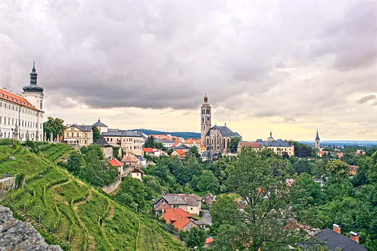 Panorama van Kutna Hora met de Sint-Barbarakerk