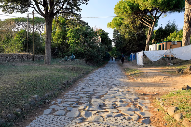 Oude Via Appia met antiek stenen plaveisel