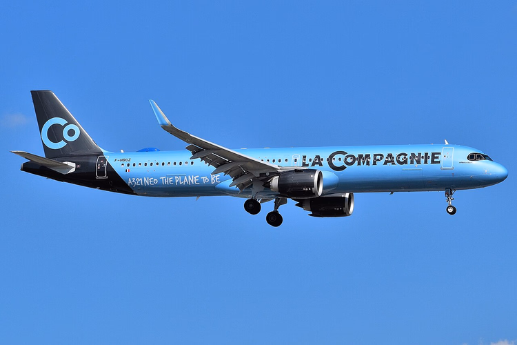 La Compagnie Airbus A321neo på himmelen