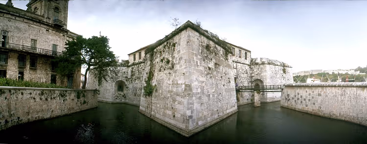 Fort La Fuerza met gracht en brug