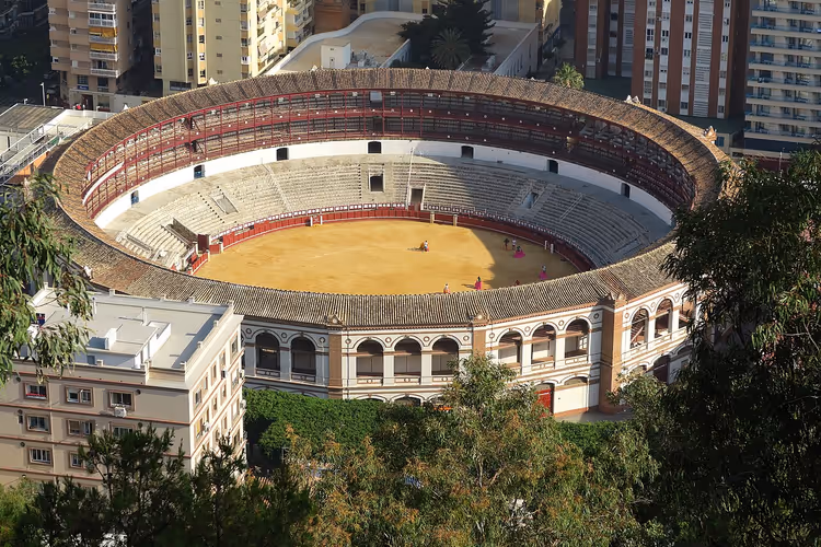 Rund tyrefekterarena i Malaga med tribuner