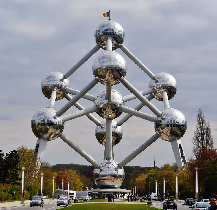 Het Atomium met zijn negen bollen in Brussel