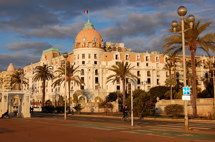 Den rosa bygningen til Hotel Negresco i Nice