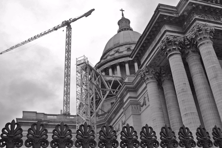 Koepel en zuilen van het Pantheon tijdens de restauratie