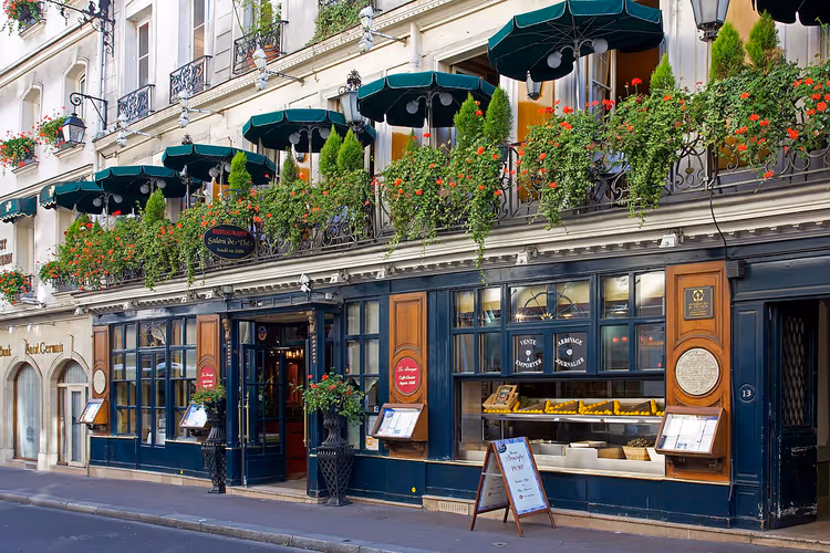Fasaden til den historiske kafeen Cafe Procope i Paris