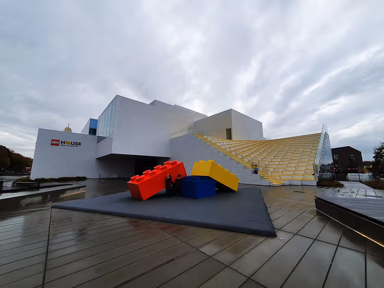 LEGO House i Billund med gigantiske klosser
