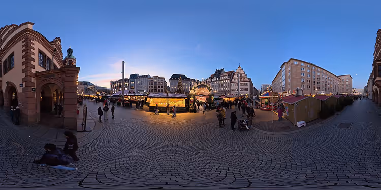 Noel pazarıyla pazar meydanı panoraması