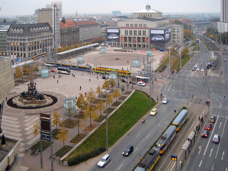 Yukarıdan çeşmeli Leipzig Augustusplatz