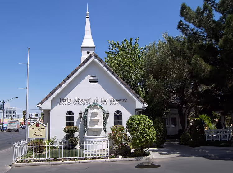 White Chapel of Flowers in Las Vegas met zijn spits