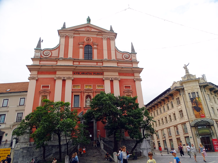 Franziskanerkirche am Prešeren-Platz in Ljubljana