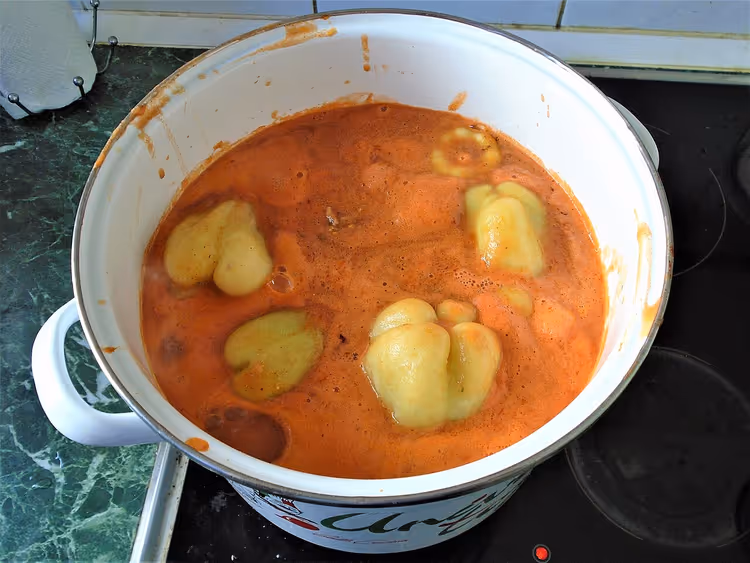 Stuffed peppers in tomato sauce