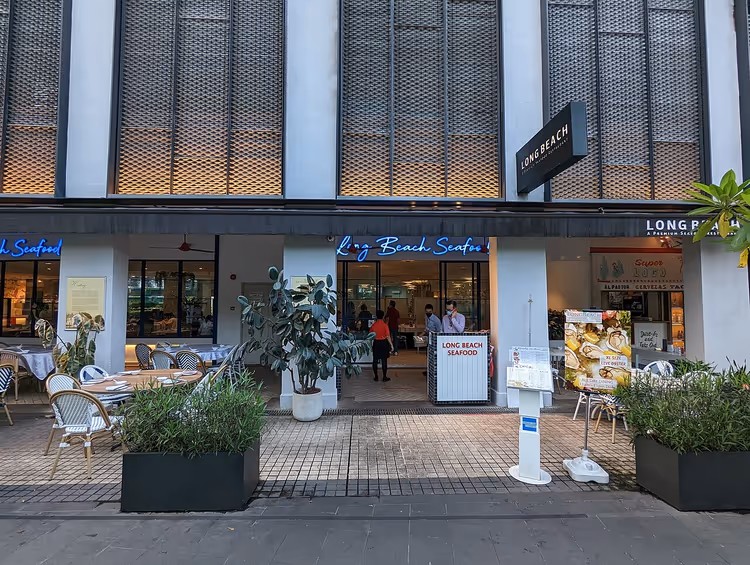 Ingresso e patio del ristorante Long Beach Seafood