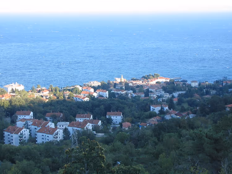 Панорама Ловрана с холмов Лигань у Адриатики