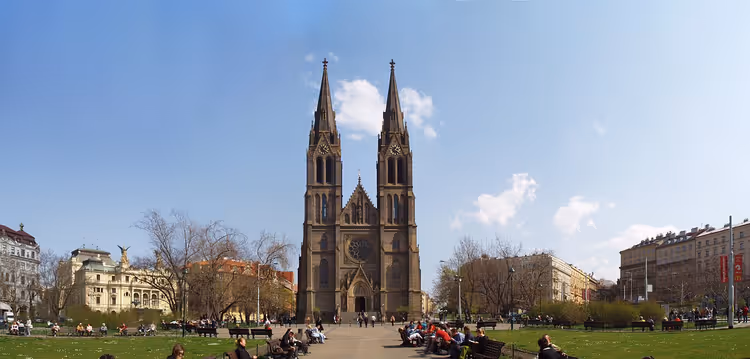 St.-Ludmila-Kirche am Platz des Friedens