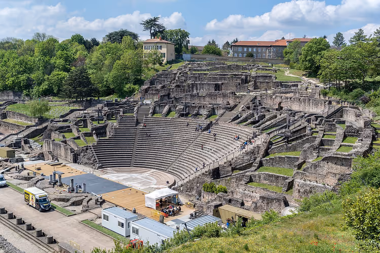 Steintrinnene i det gamle romerske teateret i Lyon