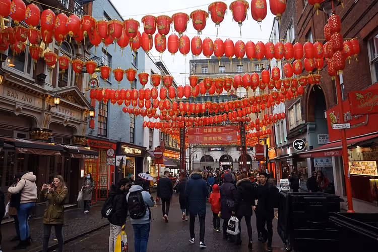 Strade di Soho con bar e ristoranti