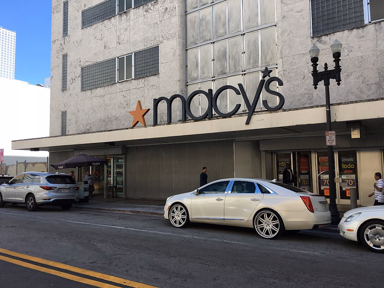 Rue du centre-ville de Miami près de Macy's