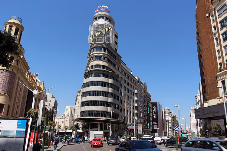 Madrid, Capitol ve Schweppes tabelalarıyla Carrión binası