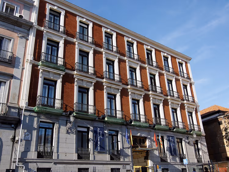 Madrid'deki Palacio San Martín otelinin cephesi