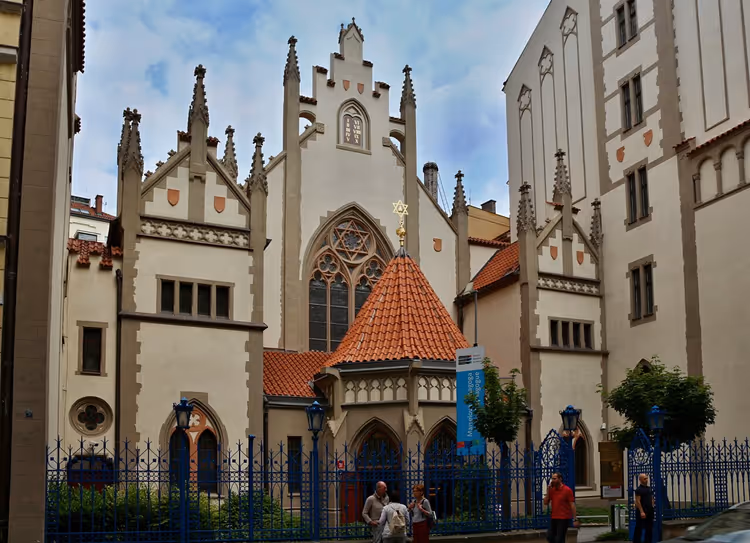 Gevel van de Maisel Synagoge met gotische gevels