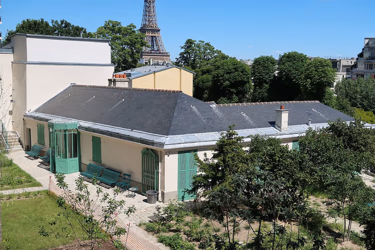 Bahçe ve Eyfel Kulesi ile Maison de Balzac