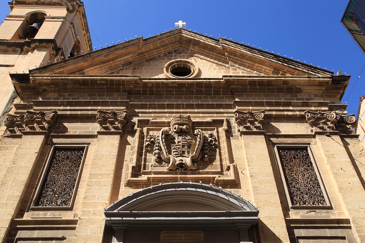 Barokkfasaden til St. Francis-kirken i Valletta