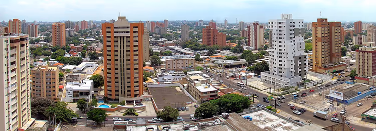 Yüksek binalarla Maracaibo panoraması