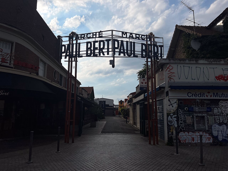 Вход на рынок Поль Бер в Сент-Уане
