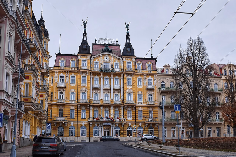 Fasade på Grandhotel Pacifik i Mariánské Lázně