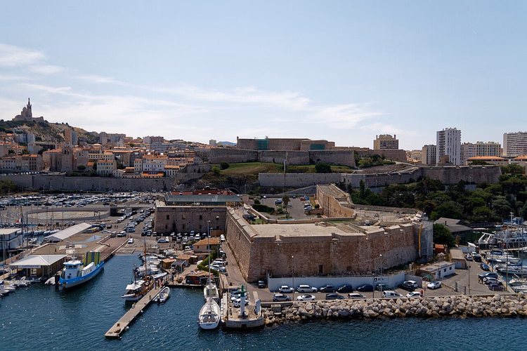 Fort Saint-Nicolas ved innseilingen til Vieux-Port