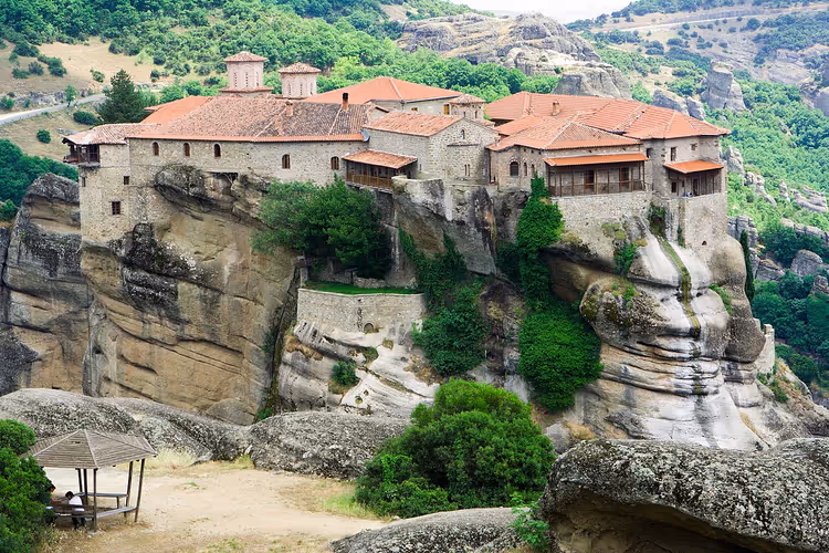 Varlaam-klosteret på en klippe i Meteora