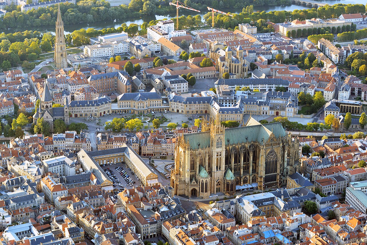 Panorama des Zentrums von Metz mit der Kathedrale Saint-Étienne