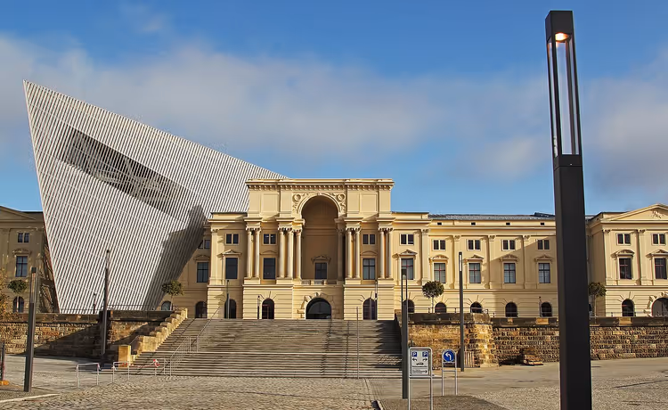 Musée d'histoire militaire de Dresde avec son extension moderne